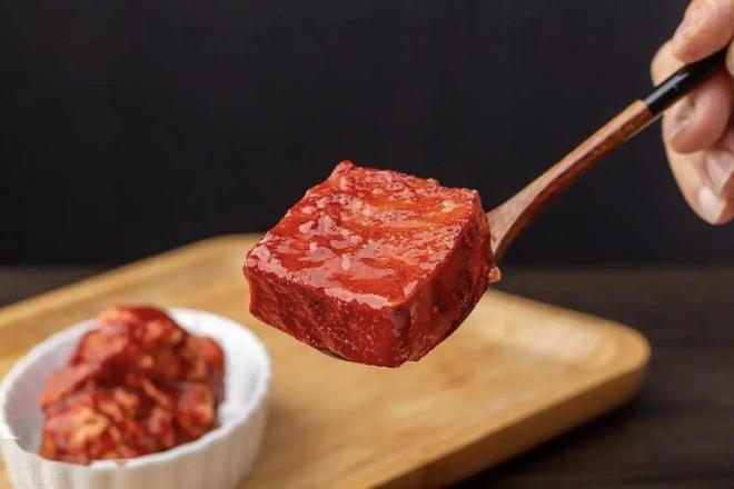 价格几乎腰斩！曾“碾压”老干妈的国民下饭菜被年轻人推出饭桌(图4)