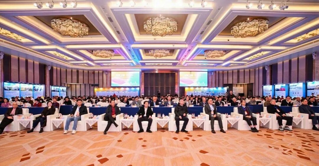 制造之美万有印力！2025年莞港印刷业合作交流会举行_科印印包圈(图1)