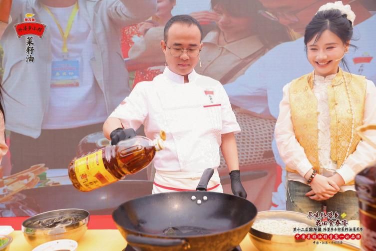 从“赏花”到“食春”第十二届金龙鱼外婆乡小榨菜籽油菜花节把春宴端上餐桌(图2)