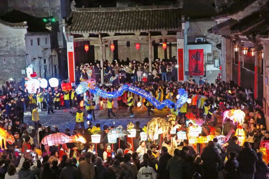 kaiyun体育全站这些爆火的「春日经济」可不只是新“花”样丨南财号热话(图7)